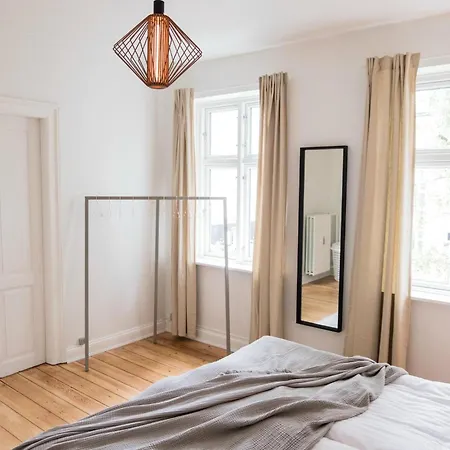 Beautiful 2-bed In Great Location Apartment *